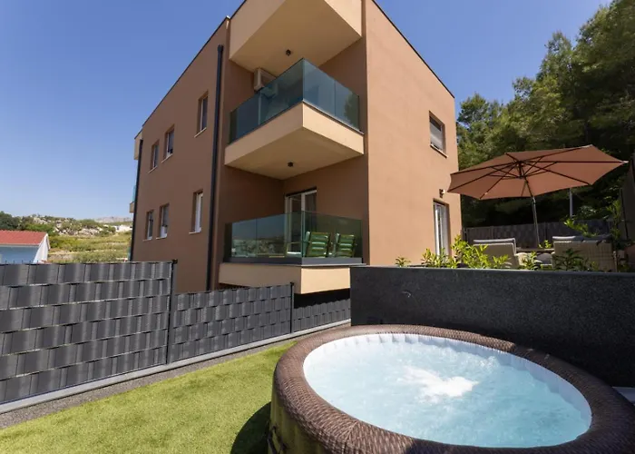 New Modern Apartment In Podstrana With Garden And Jacuzzi