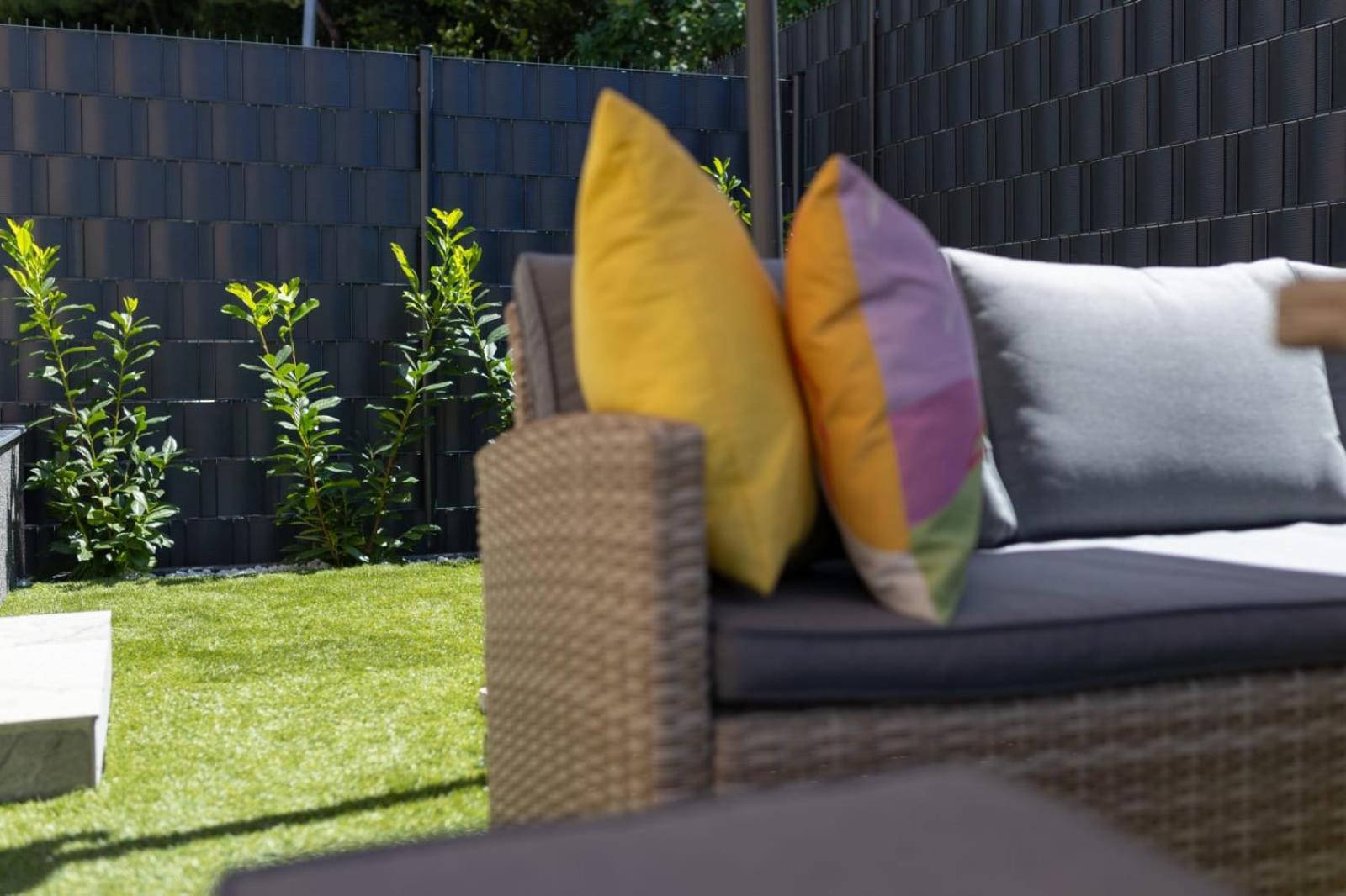 New Modern In With Garden And Jacuzzi