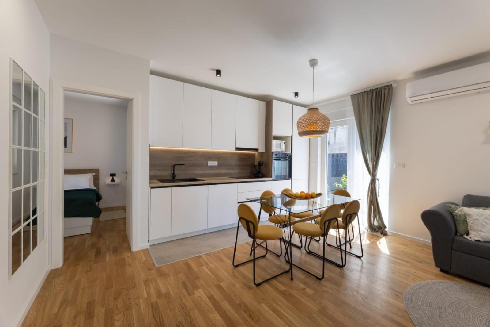 Apartment New Modern In With Garden And Jacuzzi Podstrana