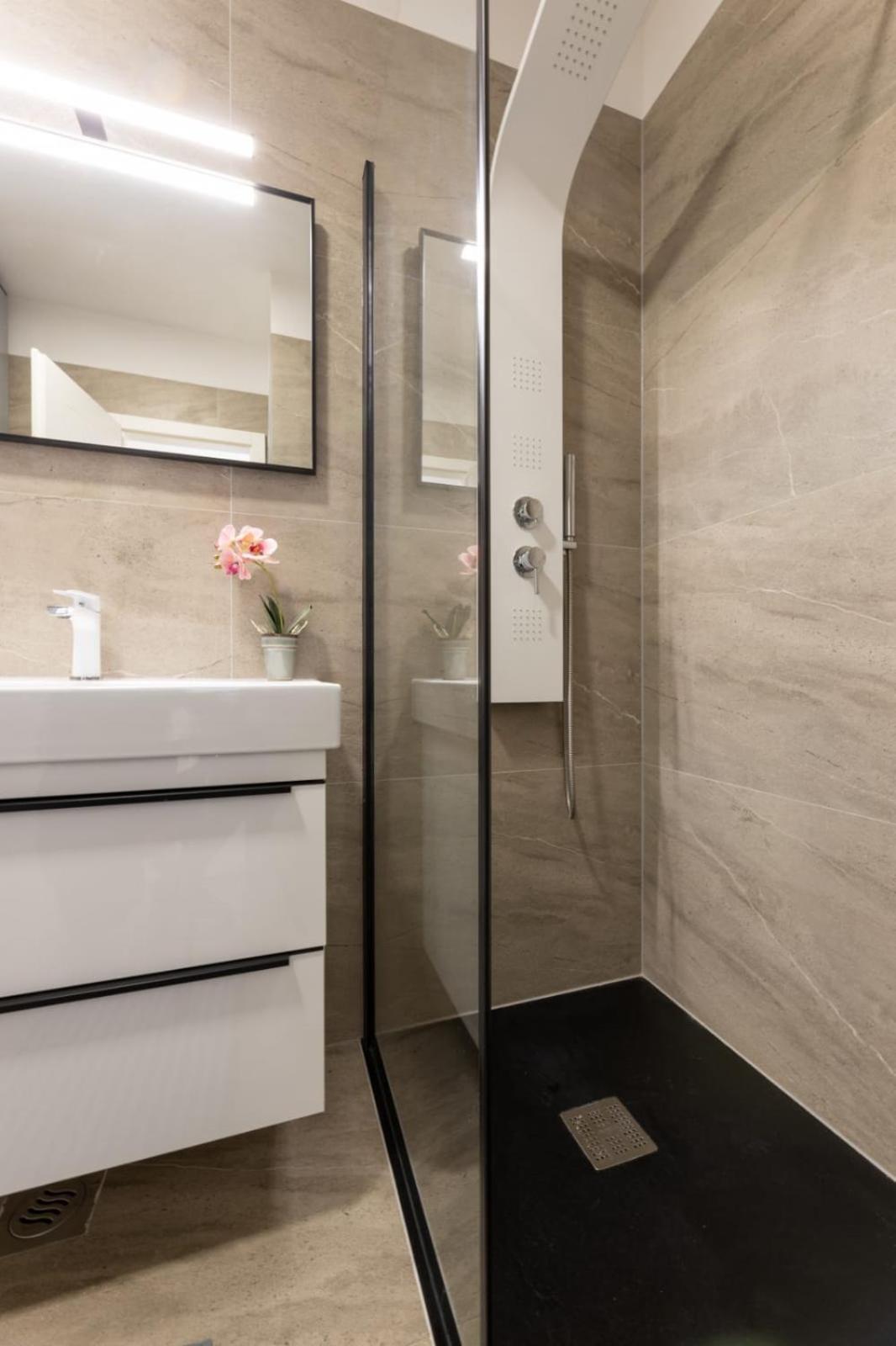 New Modern In With Garden And Jacuzzi Appartement *