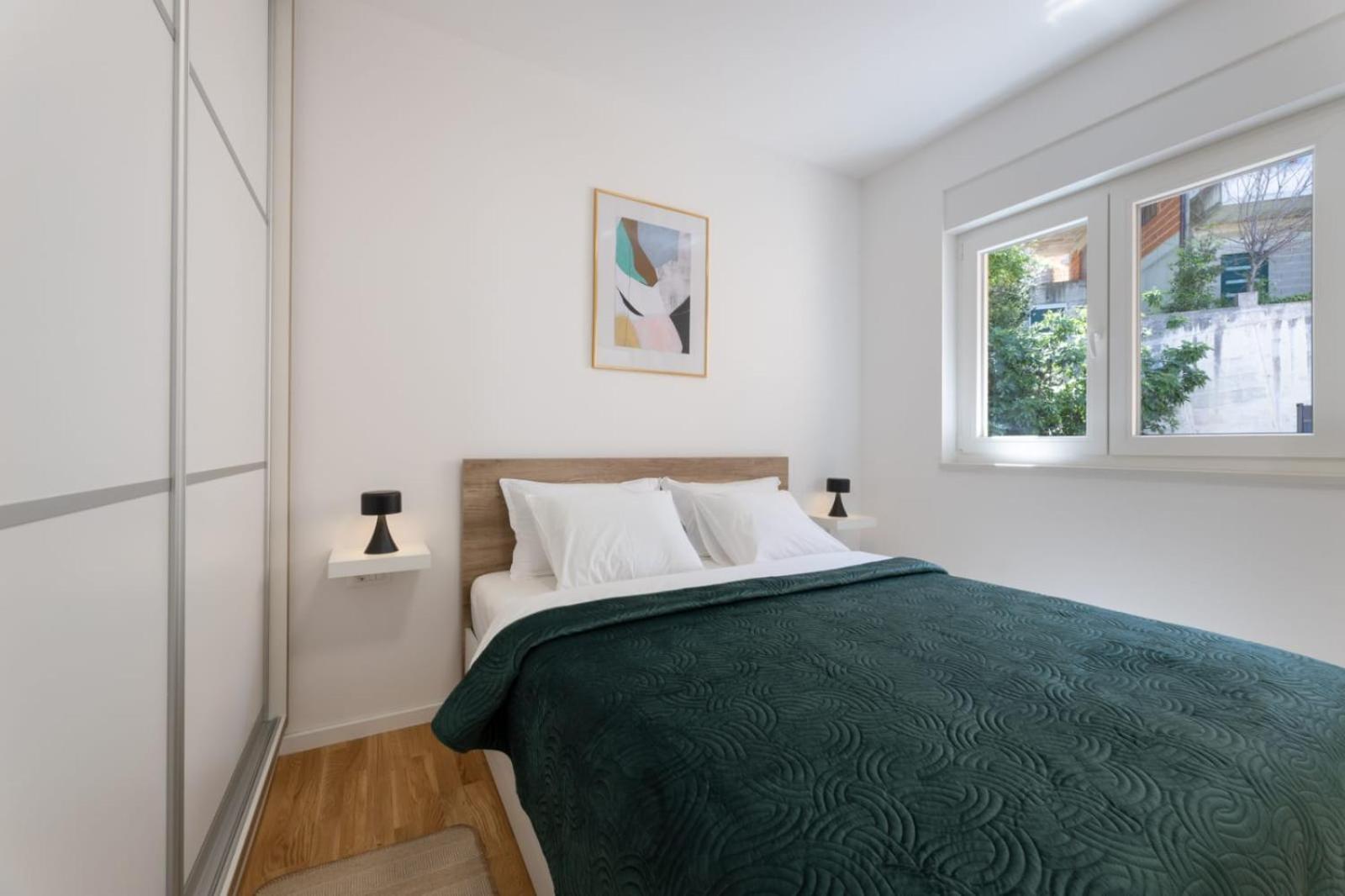 Apartment New Modern In With Garden And Jacuzzi Podstrana